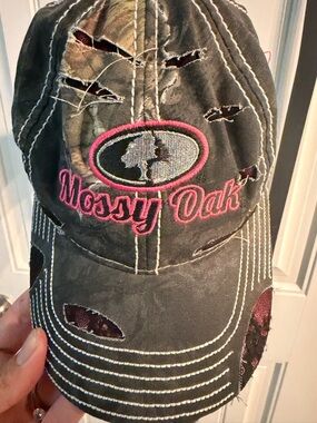 Mossy Oak Distressed Cap in Charcoal with Pink Trim